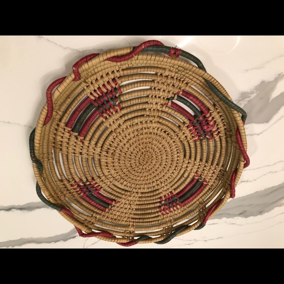 Tray Coiled Basket, Handwoven (?) 15" x 14" x 2" - Picture 2 of 4